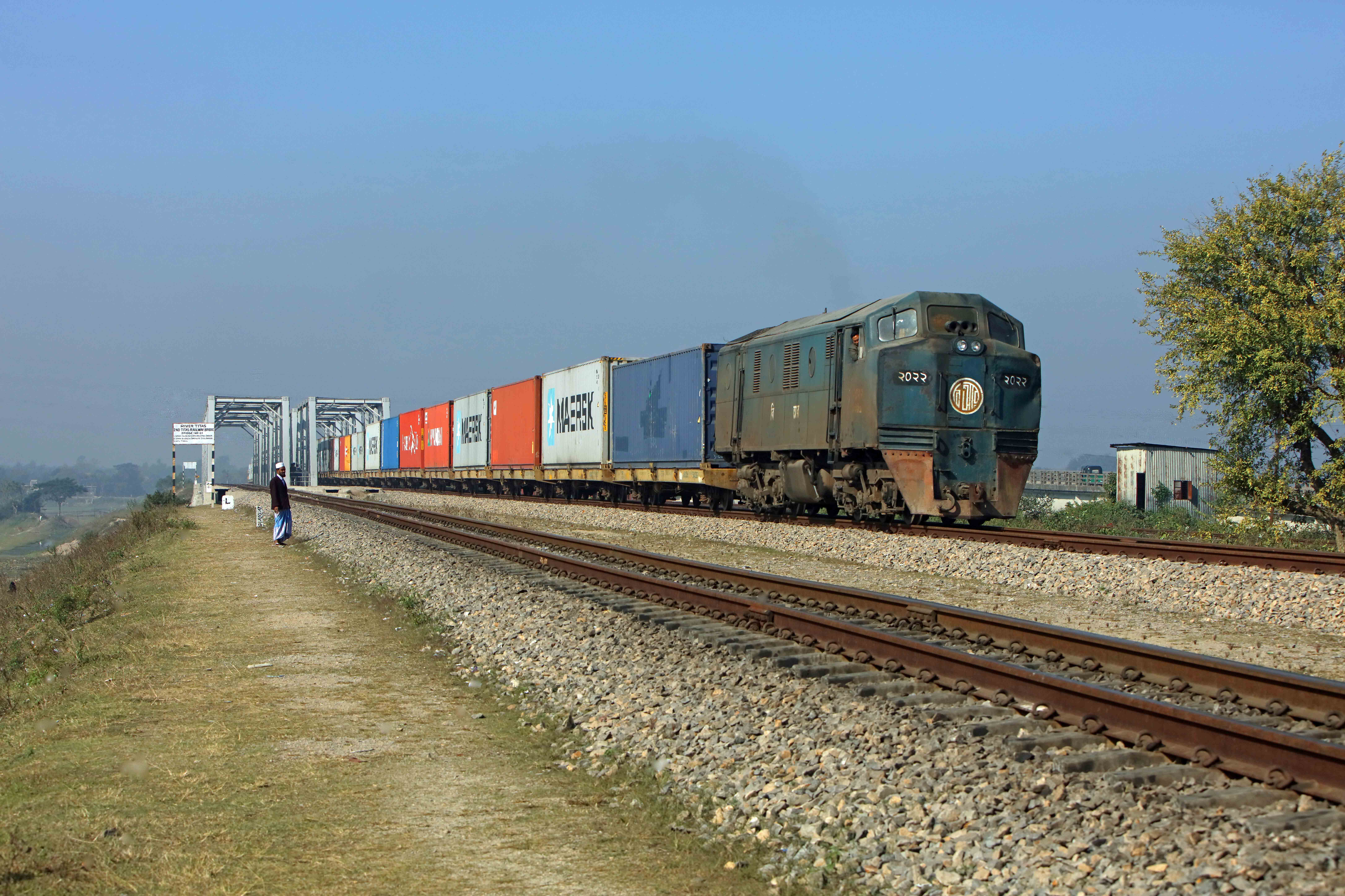 Bangladesh Railways 2022 crosses the Titas River bridge at Akhaura with a container train from Dhaka to Chittagong on 13 January 2019.